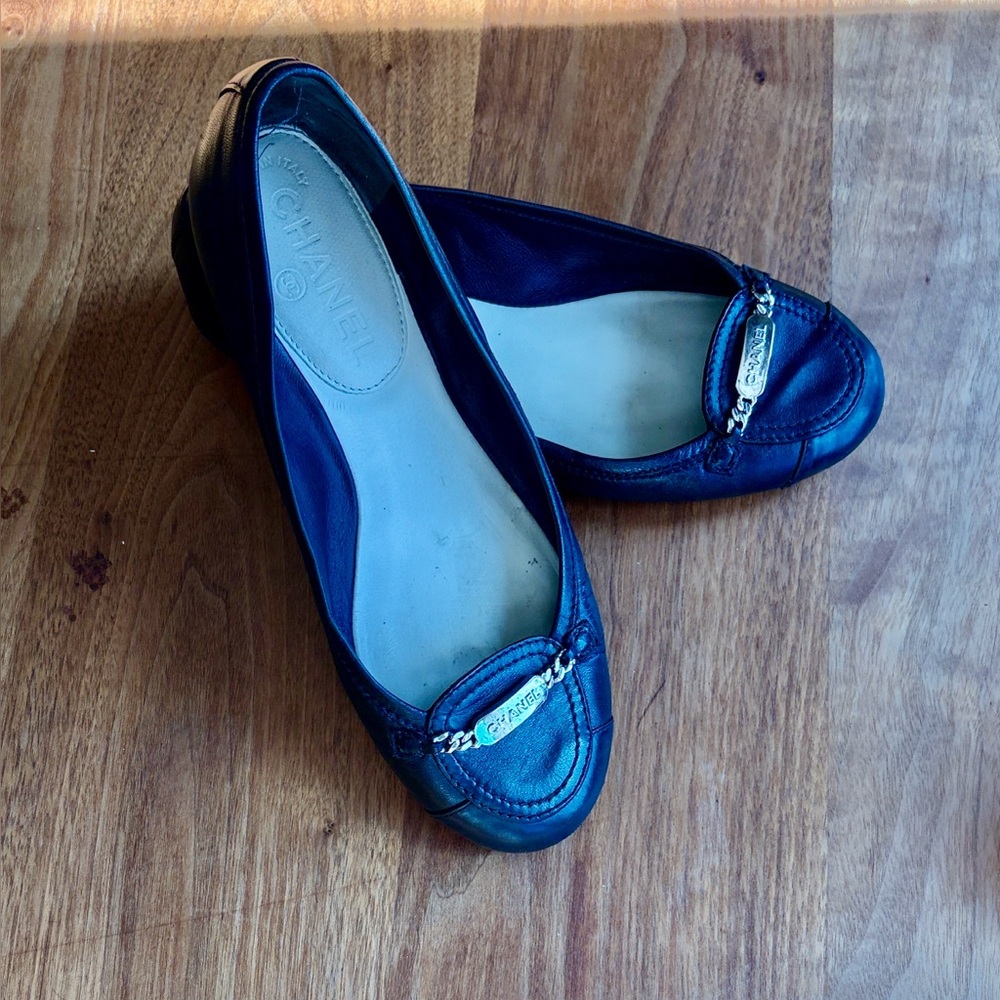CHANEL Black Leather Women's Flats